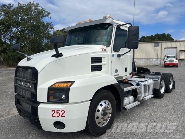 Mack AN64T Cabezas tractoras