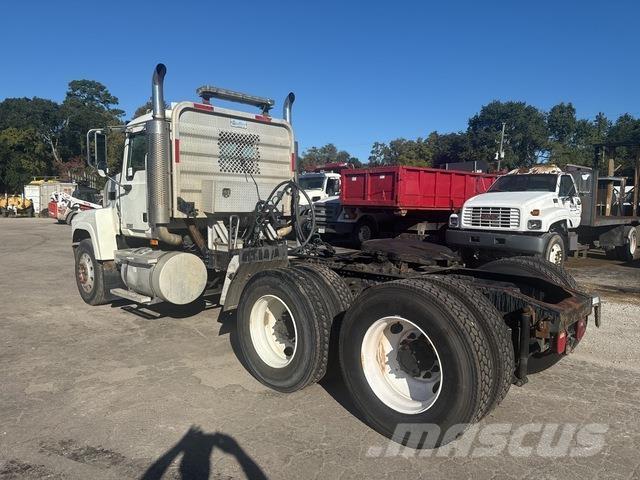 Mack CHN613 Cabezas tractoras