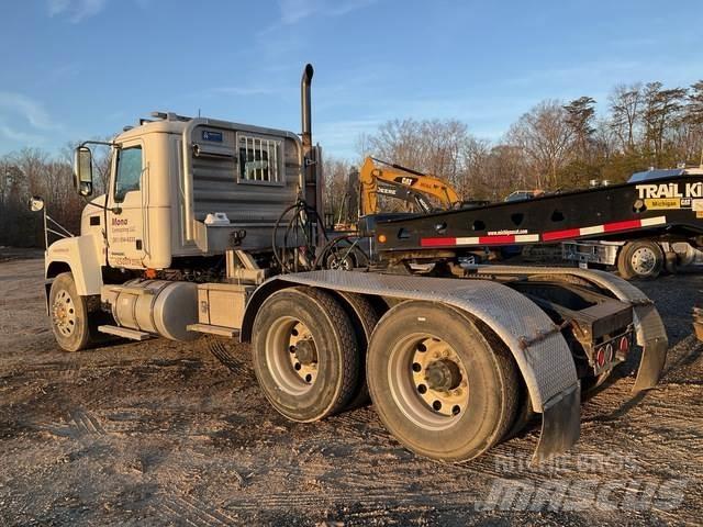 Mack CHU613 Cabezas tractoras