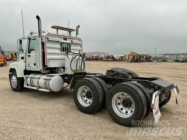 Mack CHU613 Cabezas tractoras