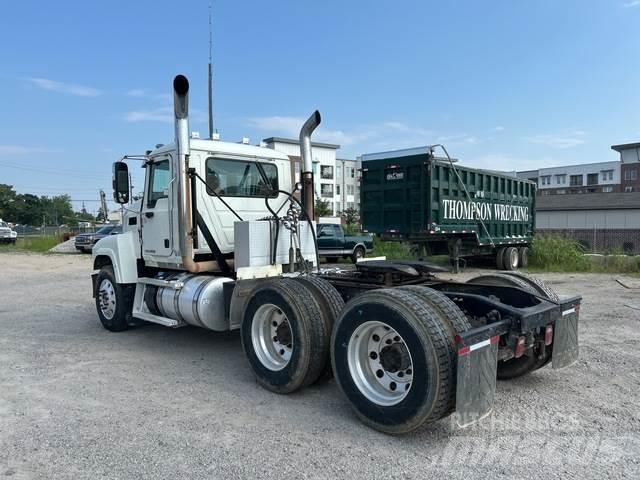 Mack CHU613 Cabezas tractoras