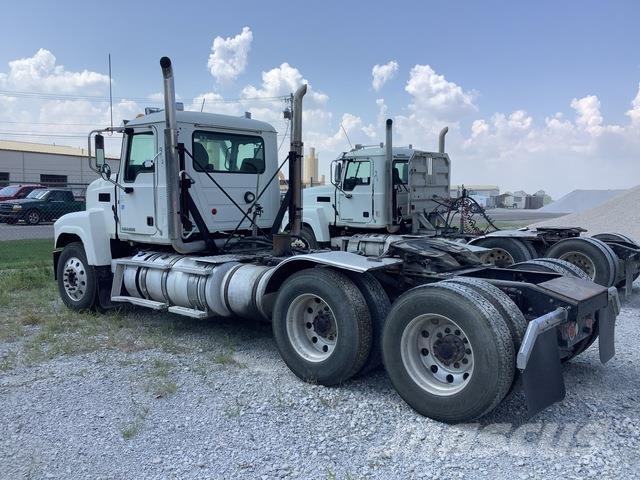 Mack CHU613 Cabezas tractoras