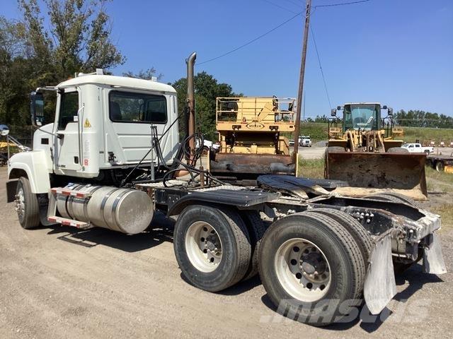 Mack CHU613 Cabezas tractoras