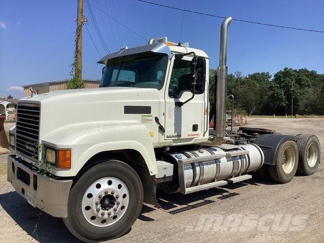 Mack CHU613 Cabezas tractoras