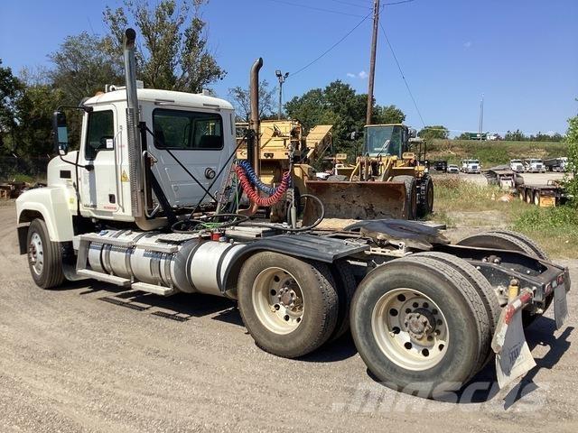 Mack CHU613 Cabezas tractoras