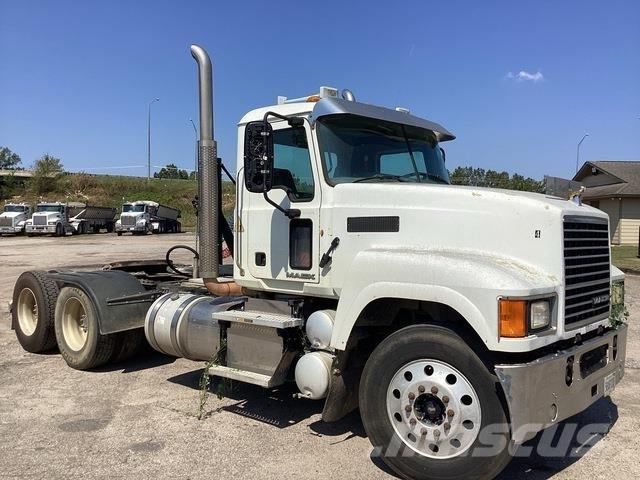 Mack CHU613 Cabezas tractoras
