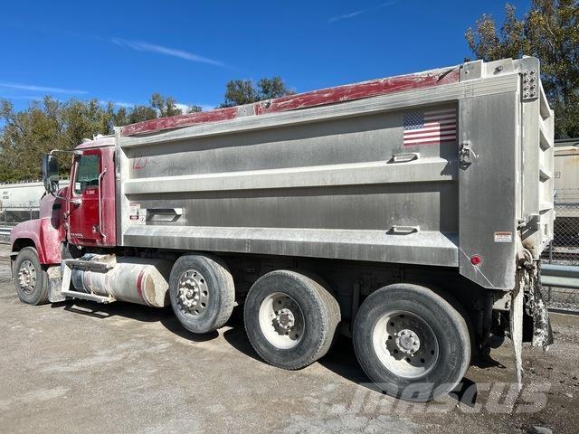 Mack CHU613 Camiones bañeras basculantes o volquetes
