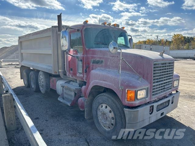 Mack CHU613 Camiones bañeras basculantes o volquetes