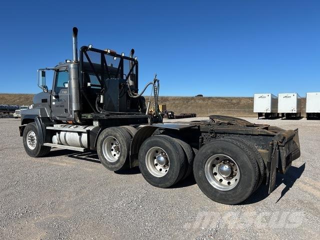 Mack CL713 Cabezas tractoras