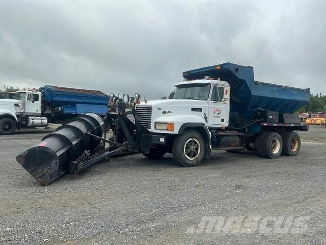Mack CL713 Láminas y cuñas quitanieves