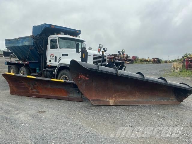 Mack CL713 Láminas y cuñas quitanieves