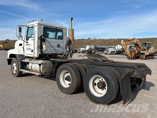 Mack CL733 Cabezas tractoras