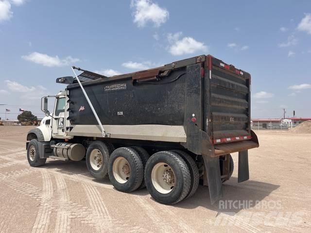 Mack CTP713 Camiones bañeras basculantes o volquetes