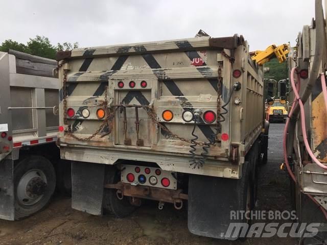 Mack CV700 Láminas y cuñas quitanieves