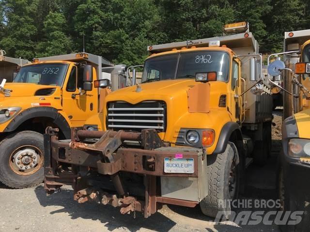 Mack CV700 Camiones bañeras basculantes o volquetes