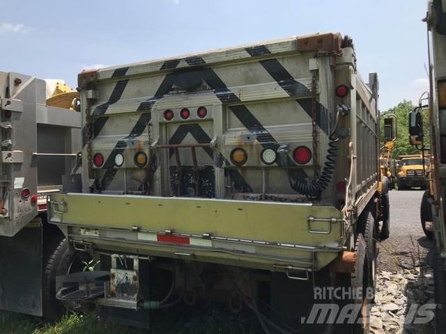 Mack CV700 Láminas y cuñas quitanieves