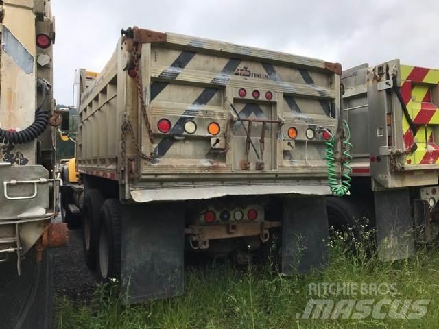 Mack CV700 Láminas y cuñas quitanieves