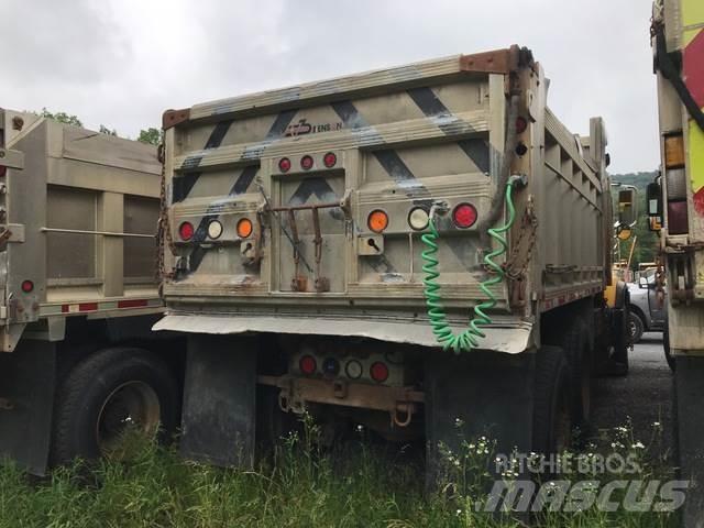 Mack CV700 Láminas y cuñas quitanieves
