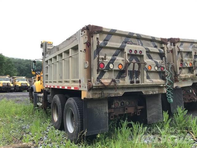 Mack CV700 Camiones bañeras basculantes o volquetes