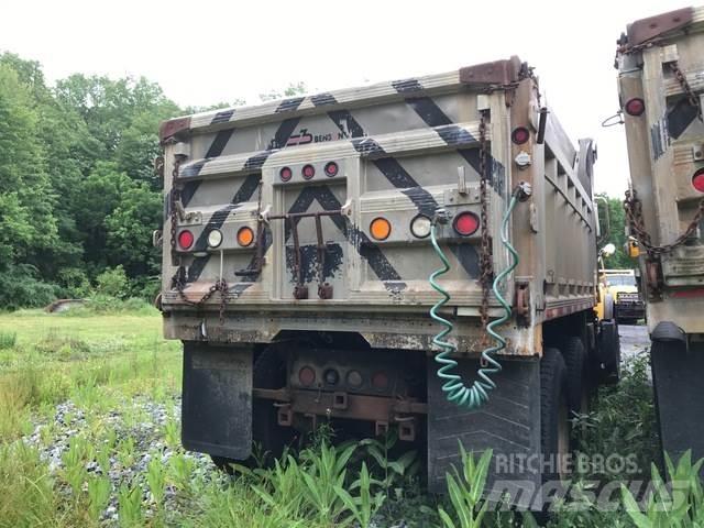 Mack CV700 Camiones bañeras basculantes o volquetes