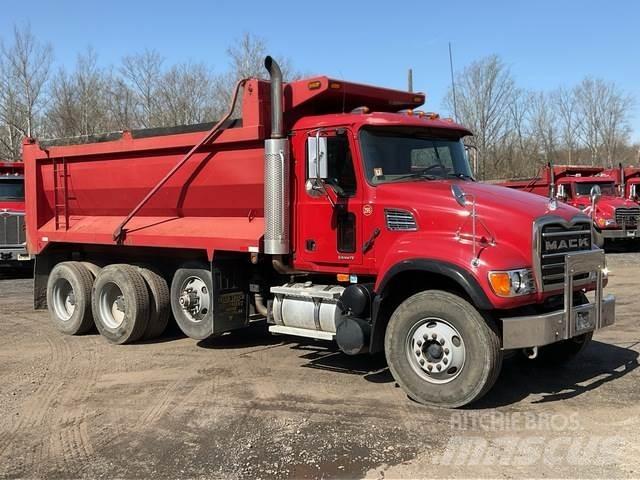Mack CV713 Camiones bañeras basculantes o volquetes