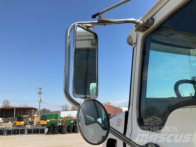 Mack CV713 Camiones portacubetas