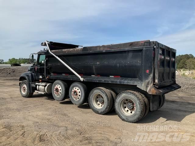 Mack CV713 Camiones bañeras basculantes o volquetes