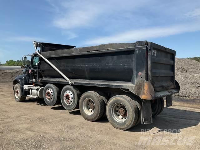 Mack CV713 Camiones bañeras basculantes o volquetes