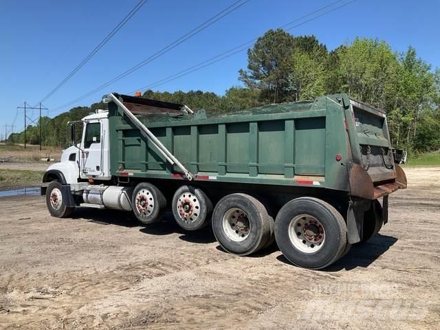 Mack CV713 Camiones bañeras basculantes o volquetes