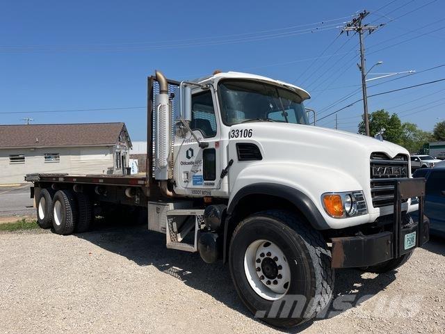 Mack CV713 Camiones plataforma