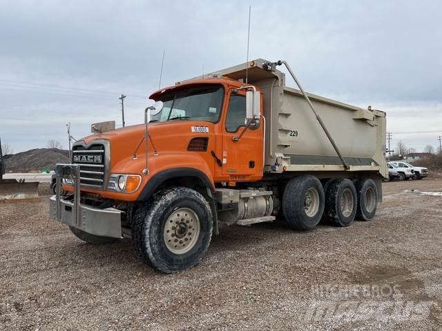 Mack CV713 Camiones bañeras basculantes o volquetes