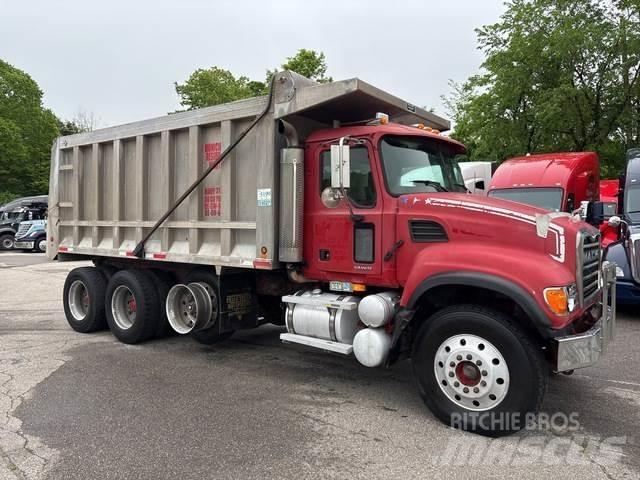 Mack CV713 Camiones bañeras basculantes o volquetes