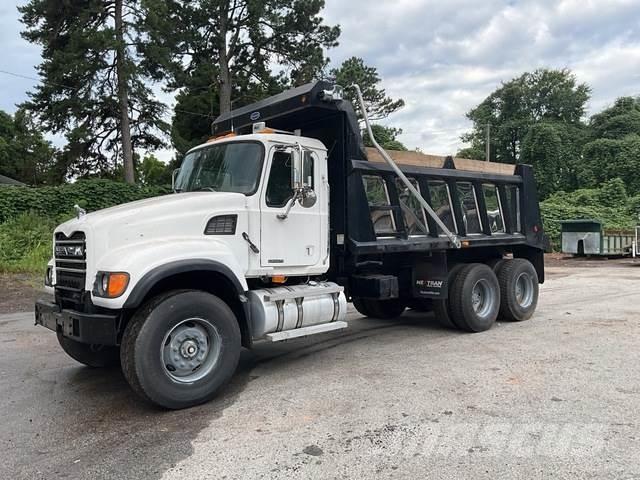 Mack CV713 Camiones bañeras basculantes o volquetes