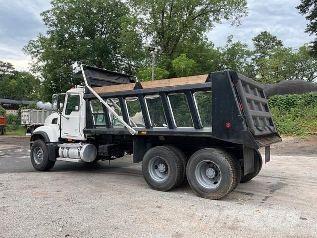 Mack CV713 Camiones bañeras basculantes o volquetes