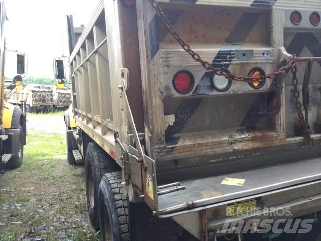 Mack CV713 Esparcidoras de arena y sal