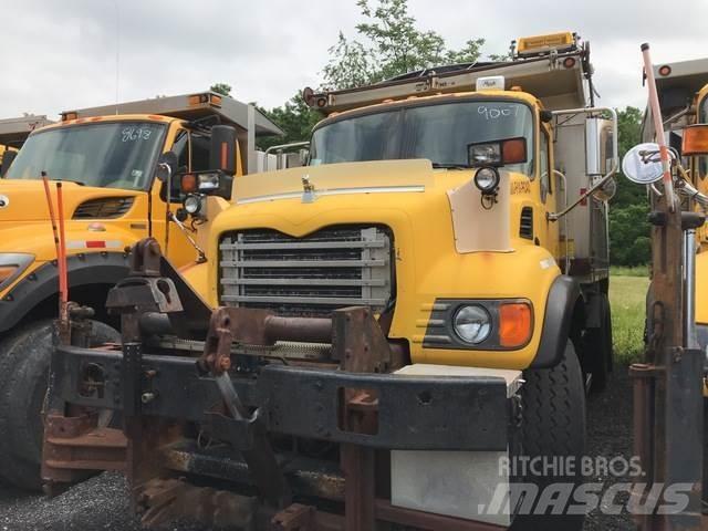 Mack CV713 Camiones bañeras basculantes o volquetes