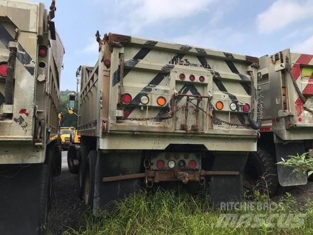 Mack CV713 Camiones bañeras basculantes o volquetes