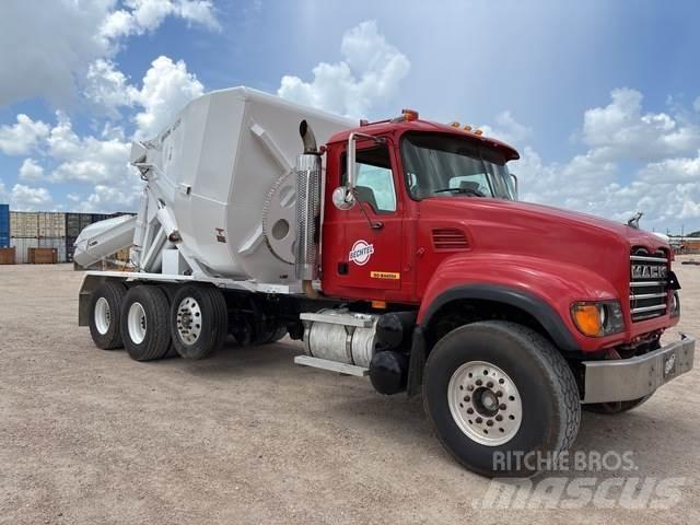 Mack CV713 Otros camiones