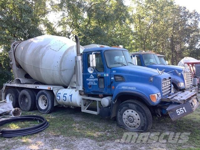 Mack CV713 Camiones bañeras basculantes o volquetes