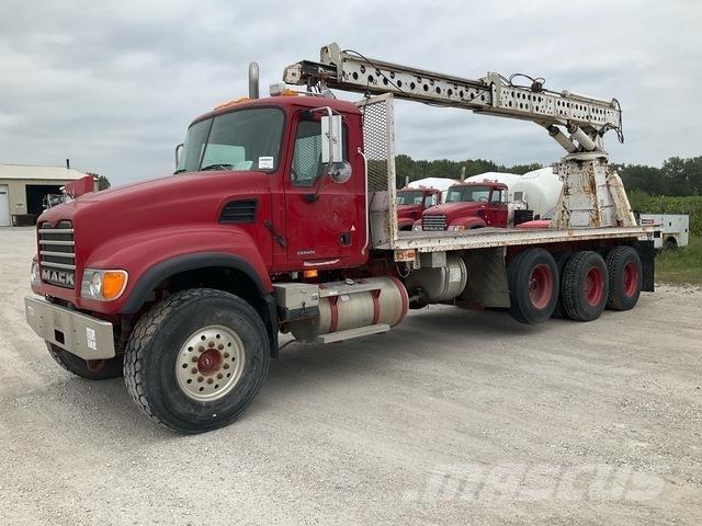 Mack CV713 Otros camiones