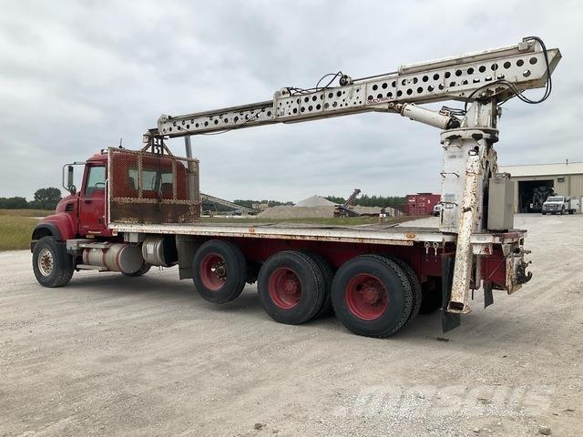 Mack CV713 Otros camiones