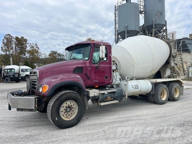 Mack CV713 Otros camiones