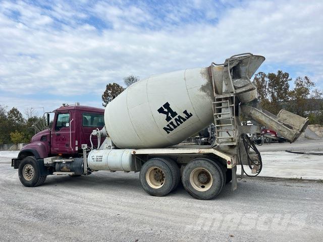 Mack CV713 Otros camiones