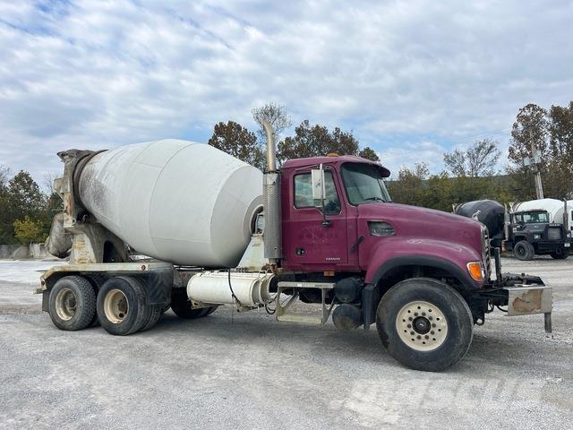 Mack CV713 Otros camiones