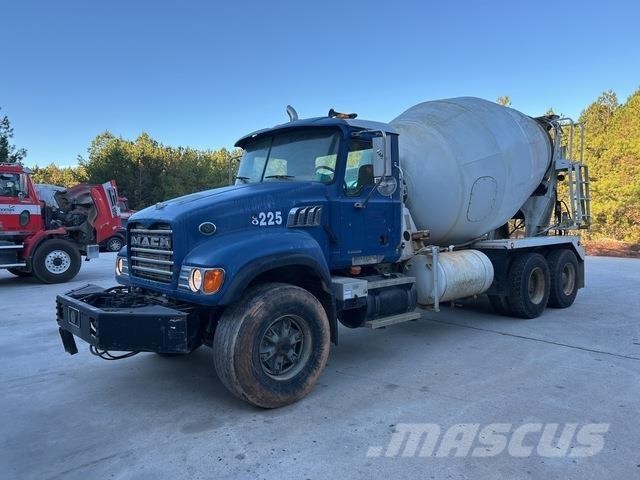 Mack CV713 Otros camiones