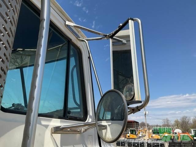 Mack CX613 Camiones portacubetas