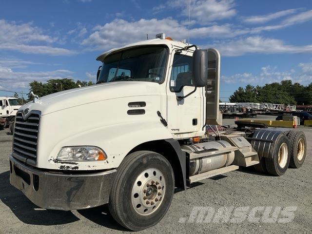 Mack CXN613 Cabezas tractoras