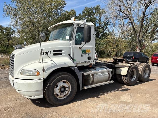 Mack CXN613 Cabezas tractoras