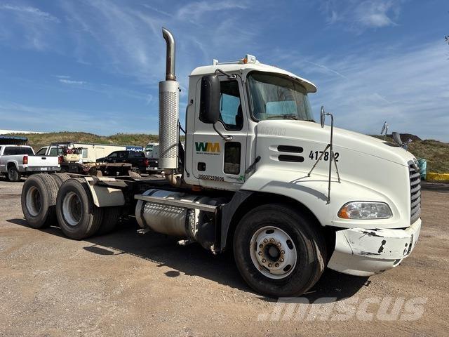 Mack CXN613 Cabezas tractoras