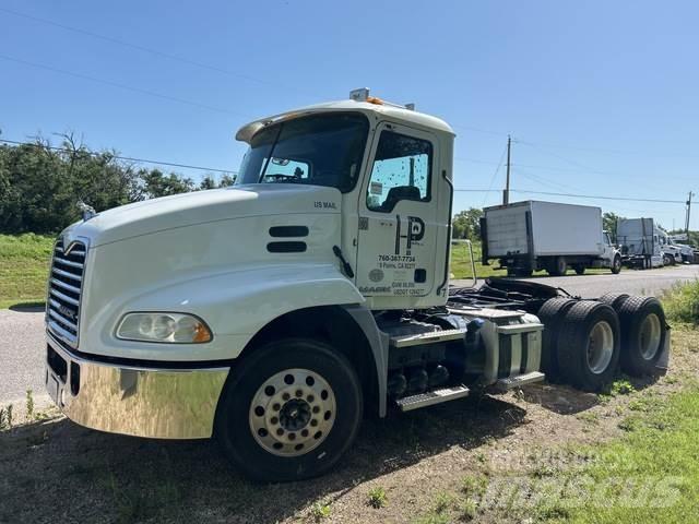 Mack CXU613 Cabezas tractoras